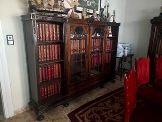 Despacho de nogal. Muebles.
