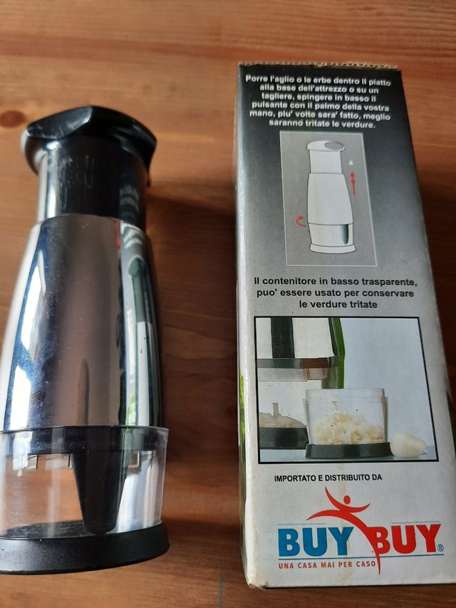 Trita aglio ed erbe aromatiche