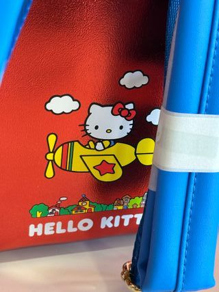 Mochila 50th Hello Kitty Sanrio Loungefly 26cm