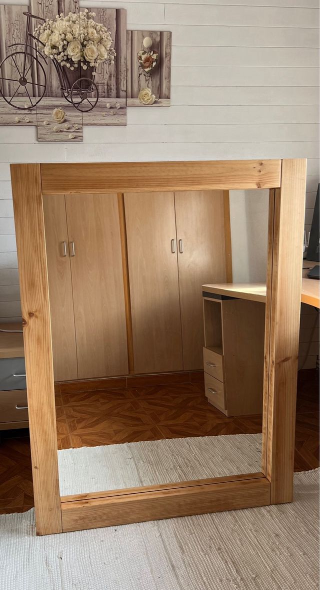 Espejo grande de madera maciza