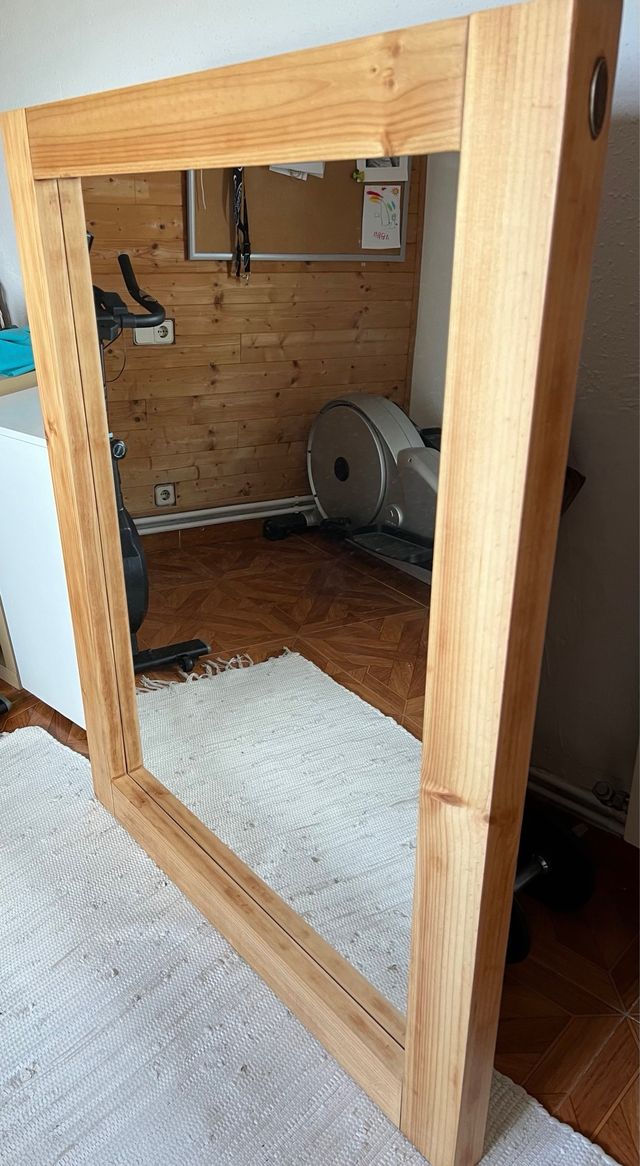 Espejo grande de madera maciza