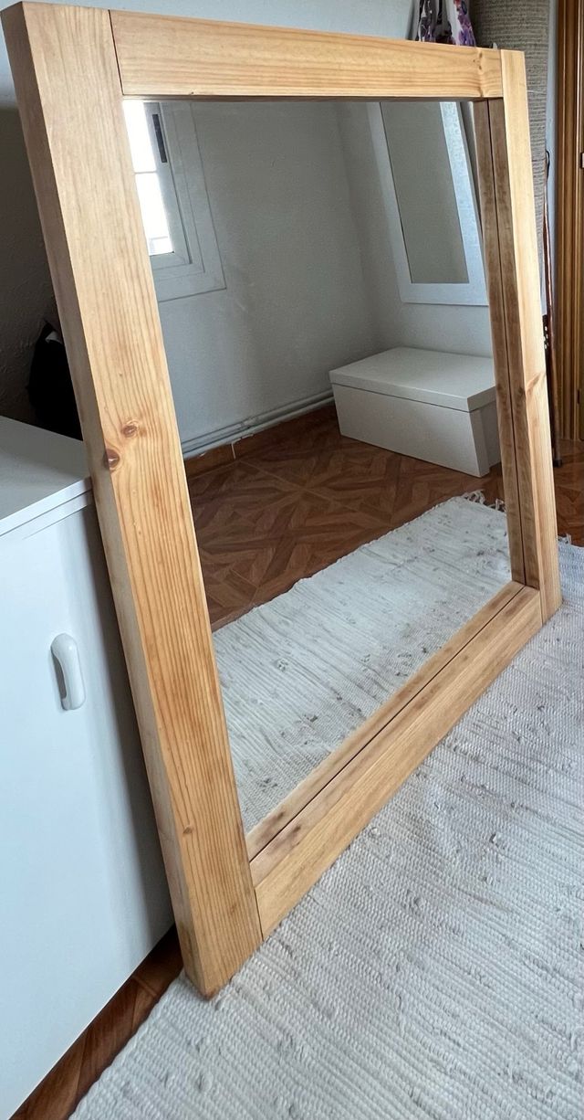 Espejo grande de madera maciza