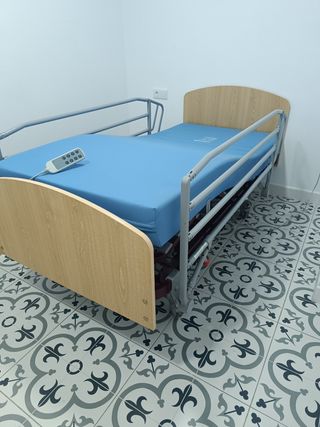 Cama articulada poco uso