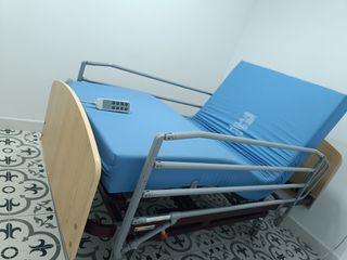 Cama articulada poco uso