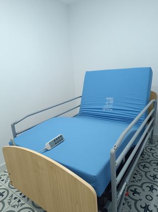 Cama articulada poco uso