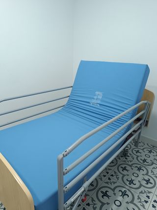 Cama articulada poco uso