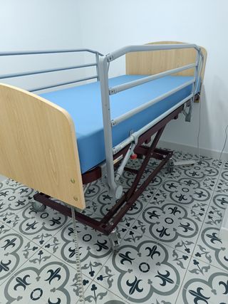 Cama articulada poco uso