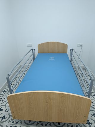 Cama articulada poco uso