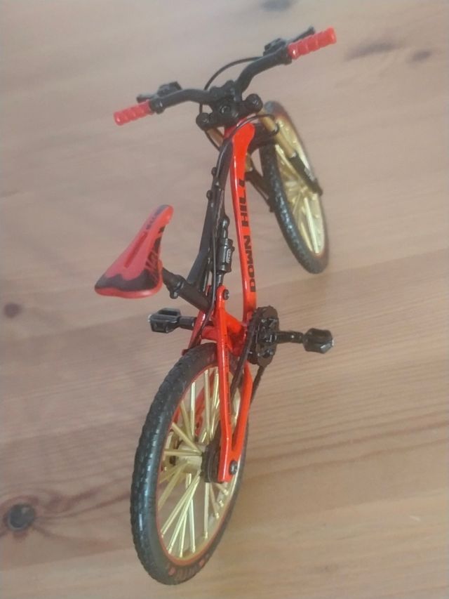 Bicicleta de montaña en miniatura