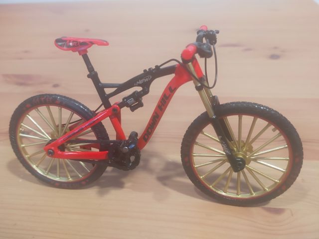 Bicicleta de montaña en miniatura
