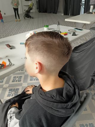 .busca trabajo barbero de hombres