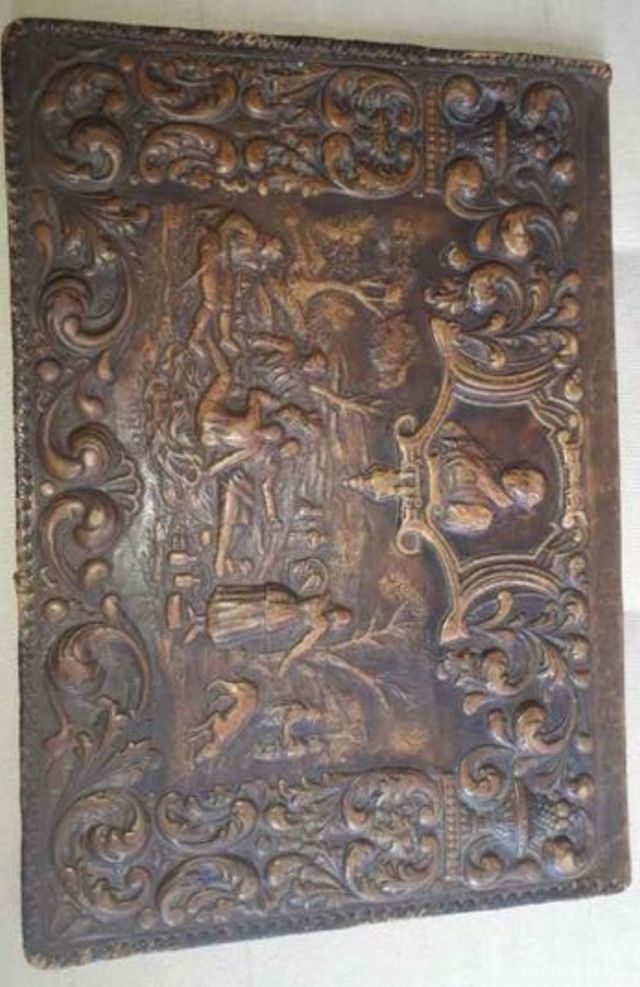 Escríbania del siglo XIX cuero repujado