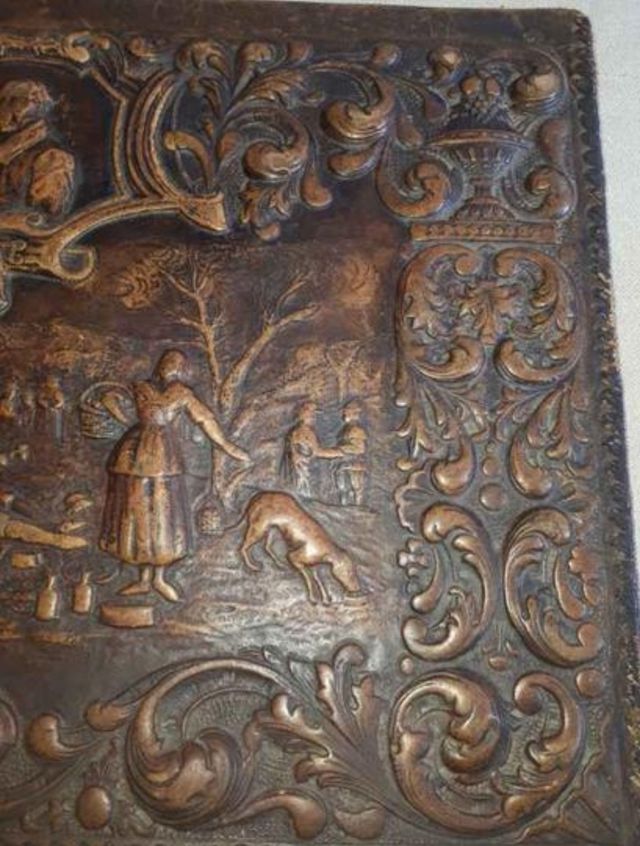 Escríbania del siglo XIX cuero repujado