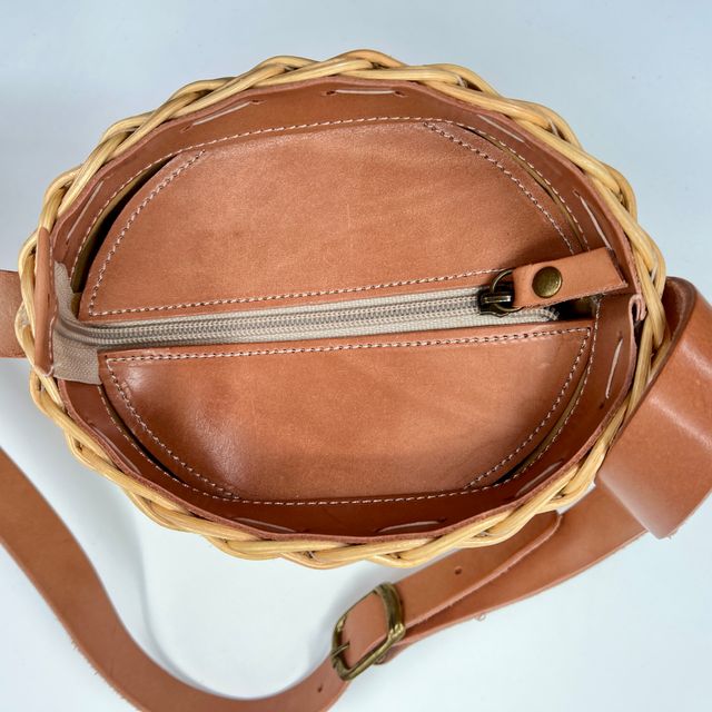 Bolso bandolera de mujer redondo de mimbre