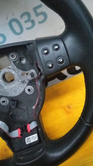 Volante cuero multifunción Seat León II 2007