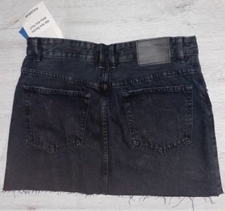 Falda vaquera negra de Pull&Bear