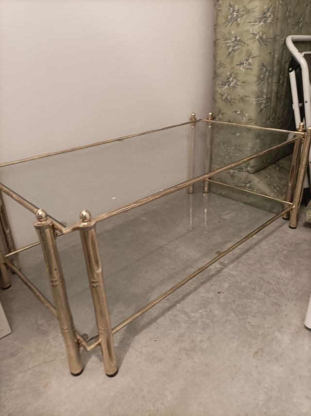 Mesa de cristal dorada