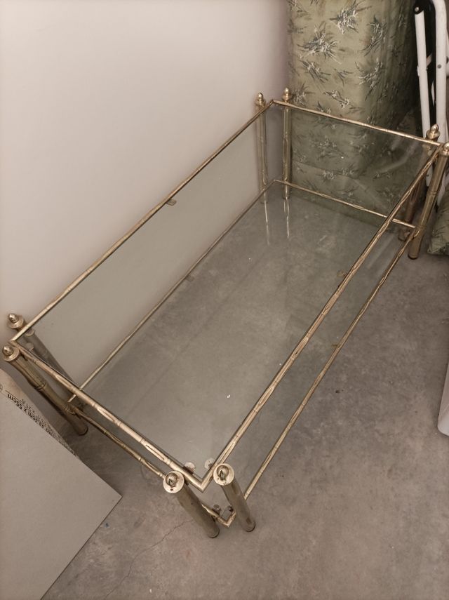 Mesa de cristal dorada