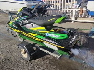 Moto de agua Bombardier SEADOO