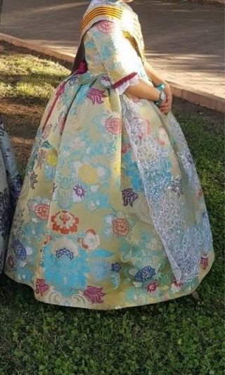 Traje de fallera niña pequeña