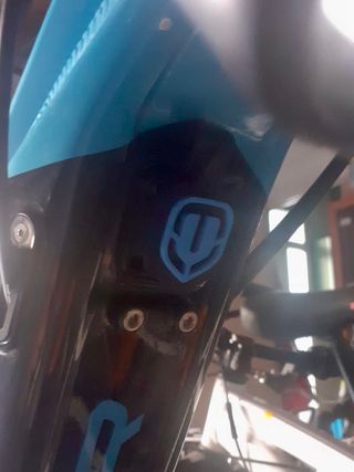 MONDRAKER Tapa Azul Mejorada Estanca Puerto Carga