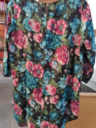 Blusón estampado de fondo negro