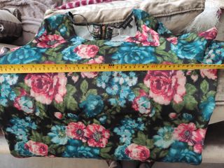 Blusón estampado de fondo negro