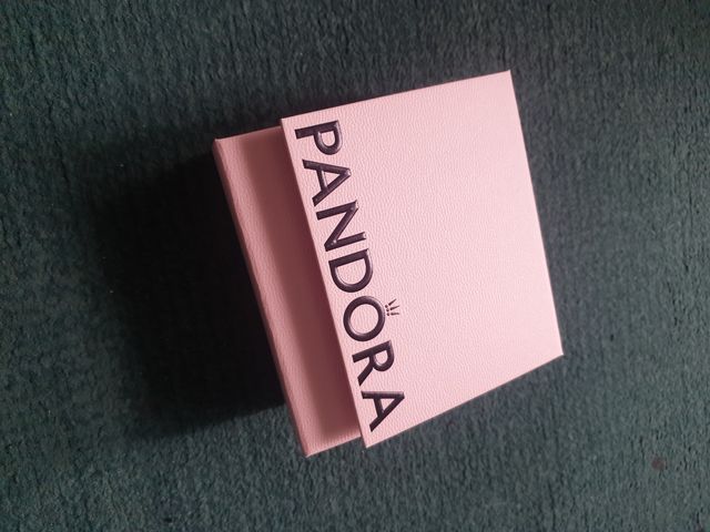Caja y bolsas Pandora