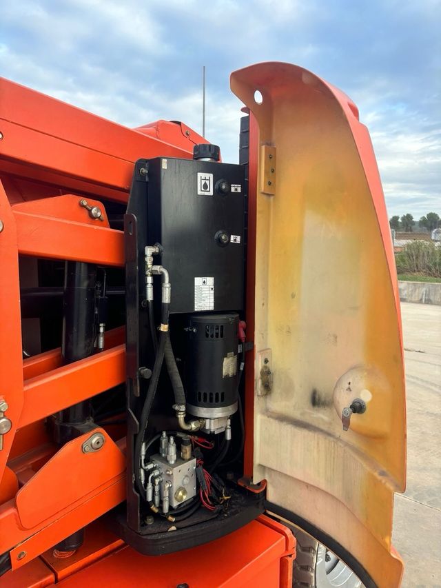 PLATAFORMA ELEVADORA ELÉCTRICA JLG E300AJP