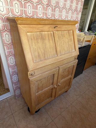 Aparador escritorio de madera. Bureau