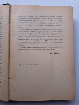 Libro antiguo de topografía