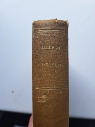 Libro antiguo de topografía