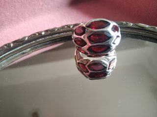 Anillo con piedras preciosas