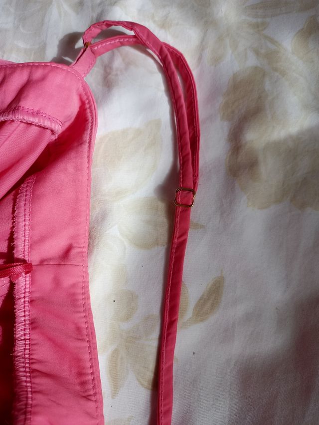 Vestido de chica. Stradivarius