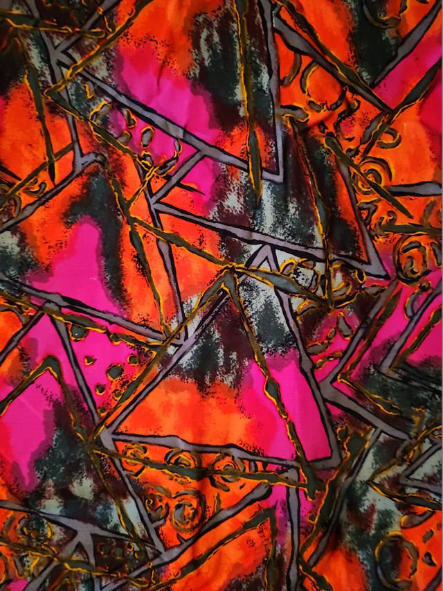 Taglio di stoffa fantasia fucsia-grigio