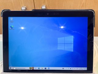 Surface Go 64 GB // 4 GB de RAM + Teclado Microsof