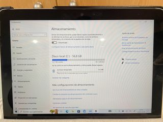 Surface Go 64 GB // 4 GB de RAM + Teclado Microsof