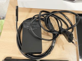 Surface Go 64 GB // 4 GB de RAM + Teclado Microsof