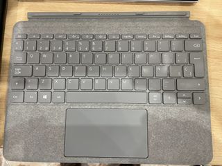 Surface Go 64 GB // 4 GB de RAM + Teclado Microsof