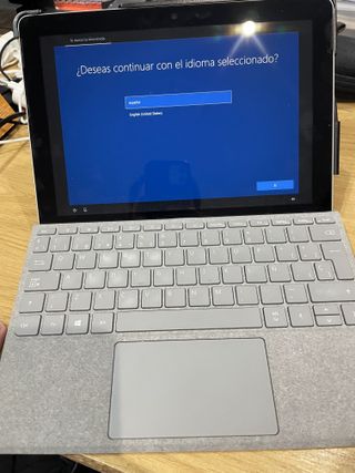 Surface Go 64 GB // 4 GB de RAM + Teclado Microsof