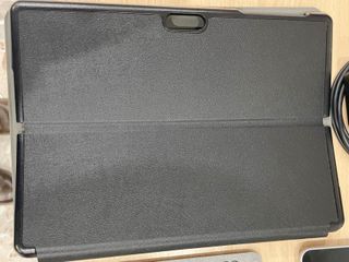 Surface Go 64 GB // 4 GB de RAM + Teclado Microsof