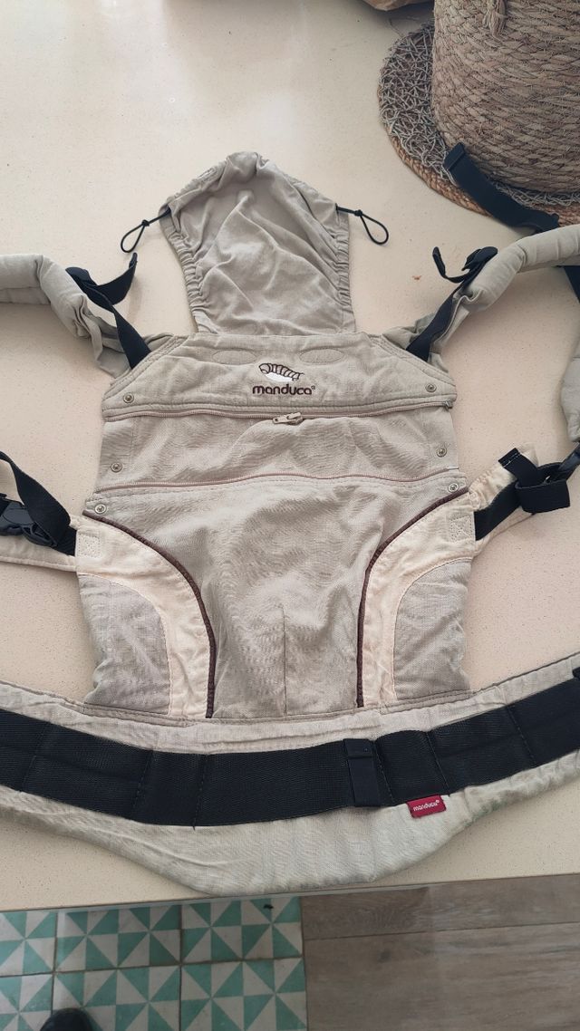Mochila portabebes manduca