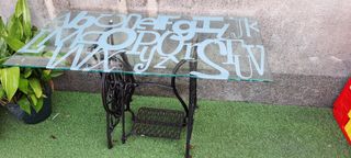 Mesa Singer decorativa