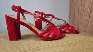 Sandalias de tacon ancho.