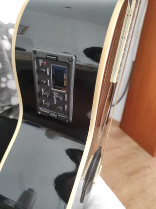 Guitarra acústica electrificada