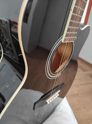 Guitarra acústica electrificada
