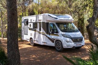 Autocaravana Benimar Mileo 261 7 mt Camas gemelas