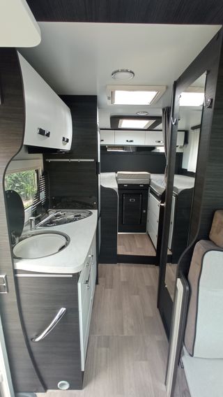 Autocaravana Benimar Mileo 261 7 mt Camas gemelas