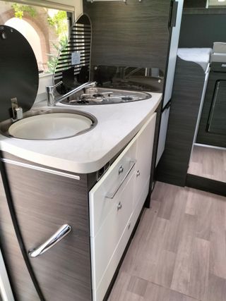 Autocaravana Benimar Mileo 261 7 mt Camas gemelas