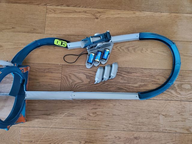 Pista turbo glow hot wheels